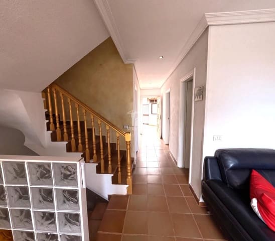 4 bedroom Villa for sale in Granadilla de Abona with garage - € 670,000 (Ref: 9679162)