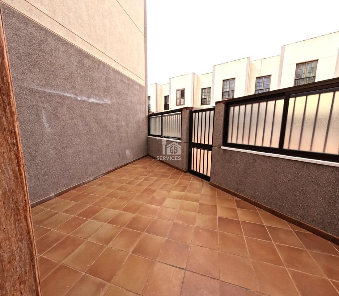 4 bedroom Villa for sale in Granadilla de Abona with garage - € 670,000 (Ref: 9679162)