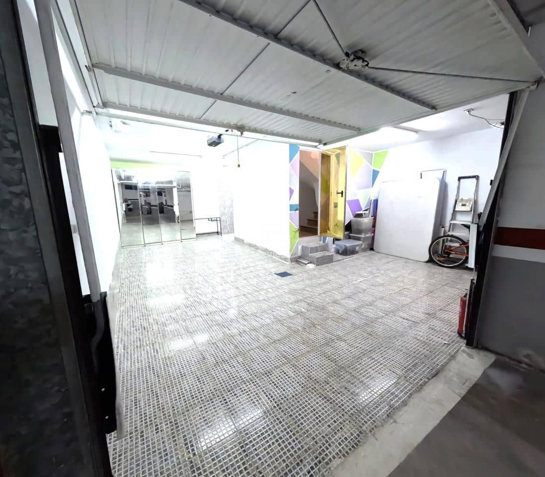 4 bedroom Villa for sale in Granadilla de Abona with garage - € 670,000 (Ref: 9679162)