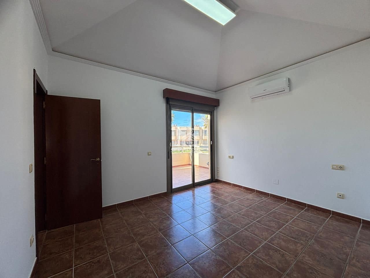 3 sypialnia Willa na sprzedaż w Granadilla de Abona z basenem garażem - 570 000 € (Ref: 9679235)