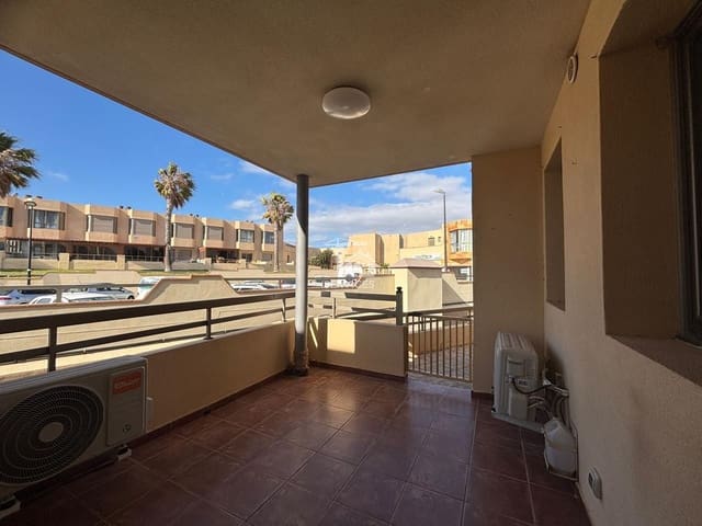 3 sypialnia Willa na sprzedaż w Granadilla de Abona z basenem garażem - 570 000 € (Ref: 9679235)