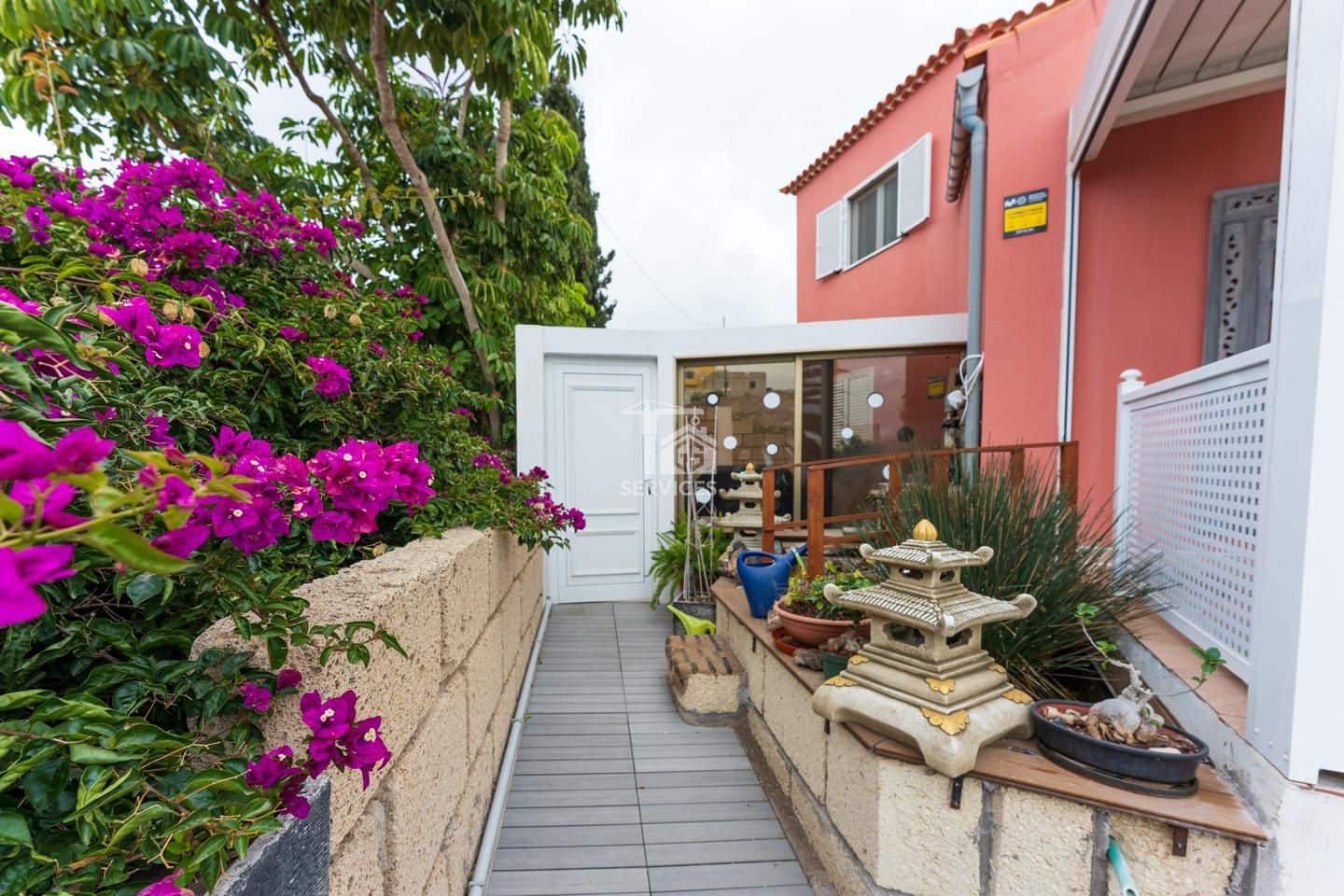 3 bedroom Flat for sale in Arona with garage - € 499,000 (Ref: 9684383)