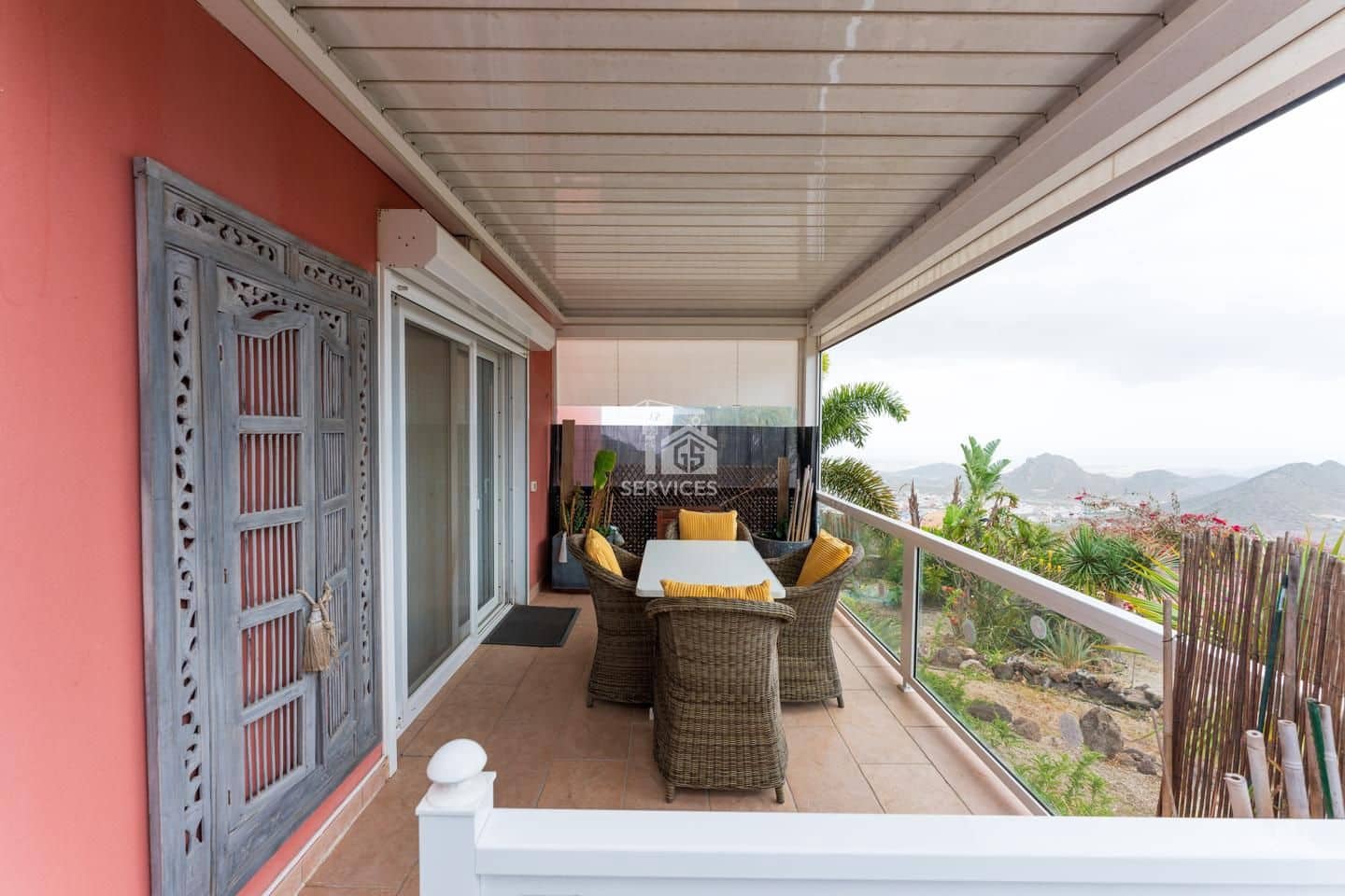 3 bedroom Flat for sale in Arona with garage - € 499,000 (Ref: 9684383)