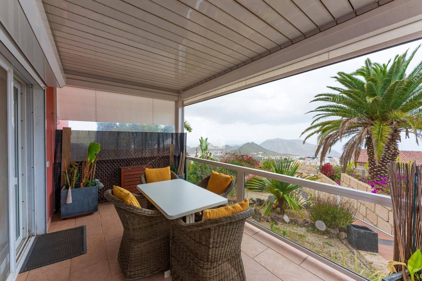 3 bedroom Flat for sale in Arona with garage - € 499,000 (Ref: 9684383)