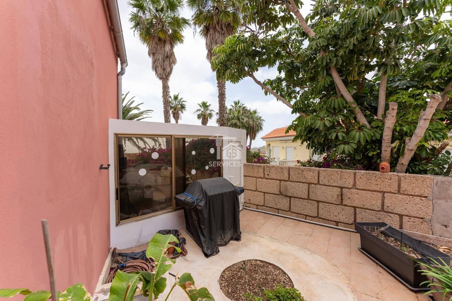 3 bedroom Flat for sale in Arona with garage - € 499,000 (Ref: 9684383)