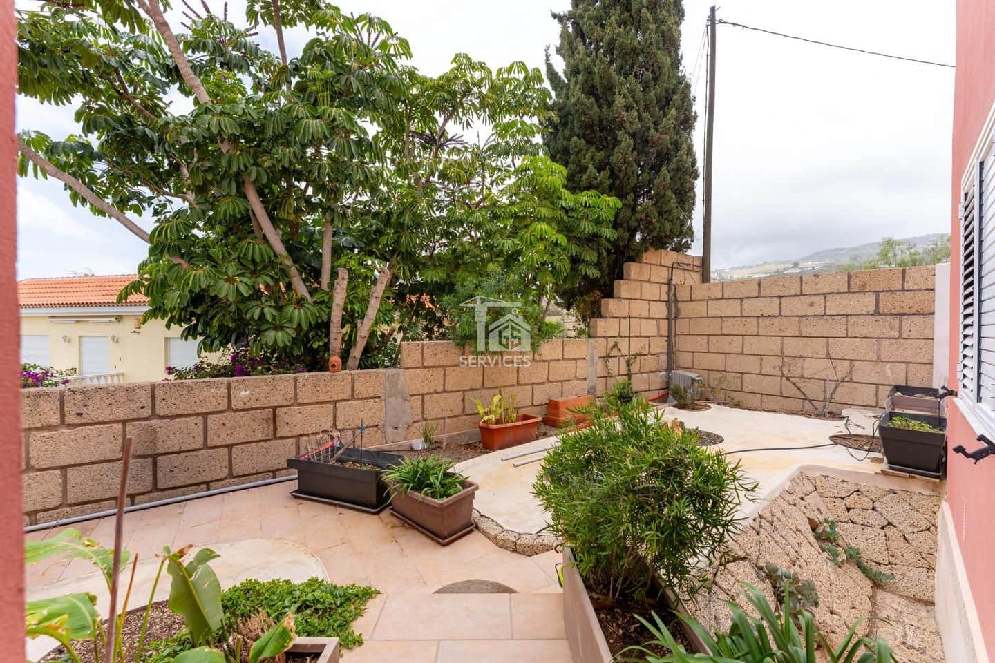 3 bedroom Flat for sale in Arona with garage - € 499,000 (Ref: 9684383)