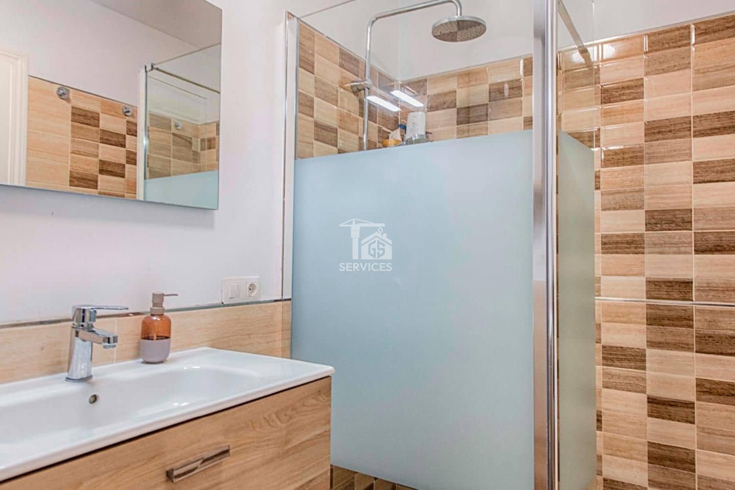 2 bedroom Villa for sale in Arona with garage - € 450,000 (Ref: 9708199)