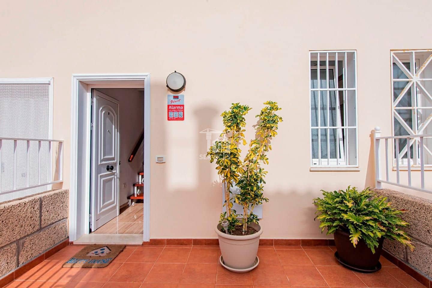 2 bedroom Villa for sale in Arona with garage - € 450,000 (Ref: 9708199)