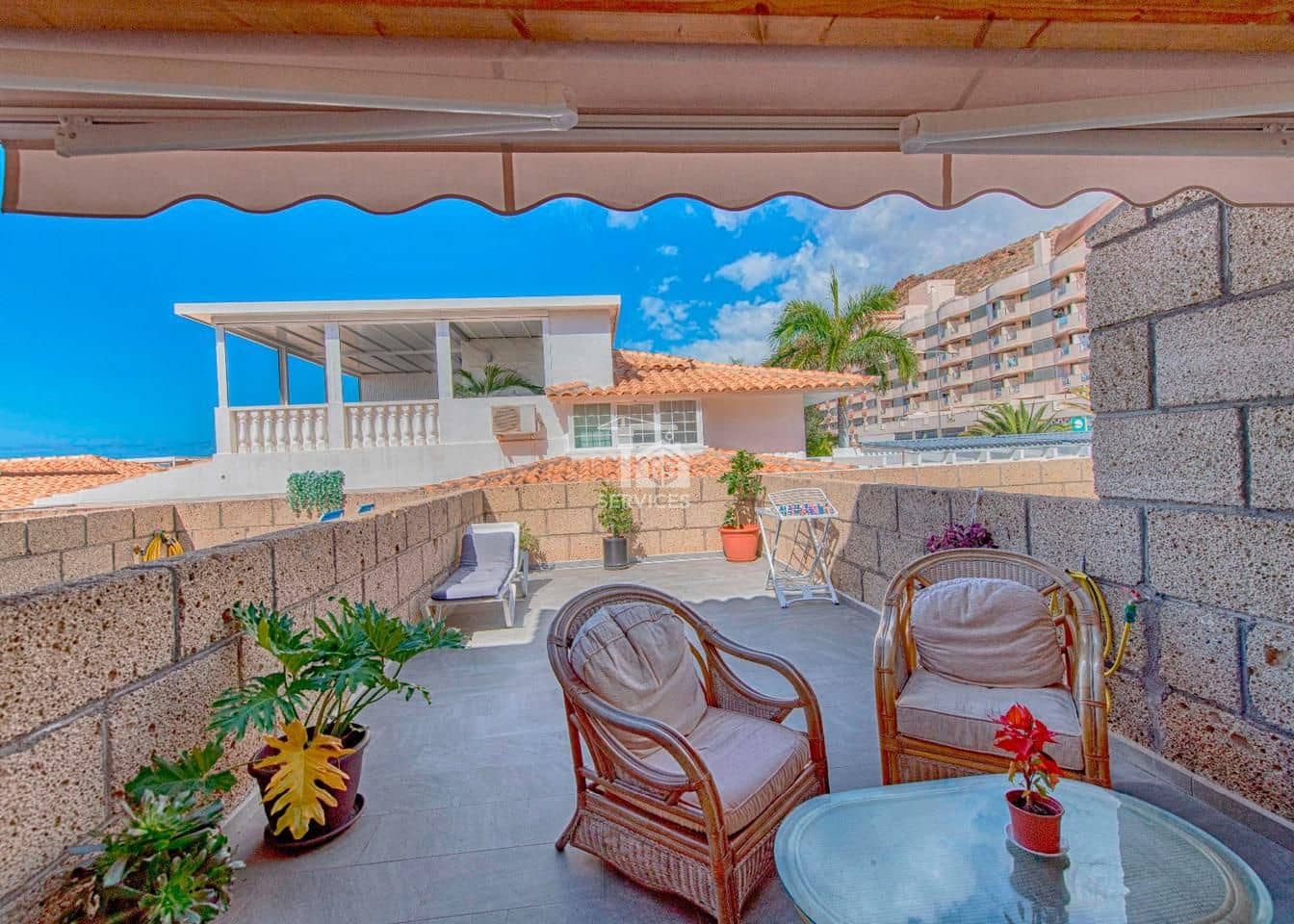 2 bedroom Villa for sale in Arona with garage - € 450,000 (Ref: 9708199)