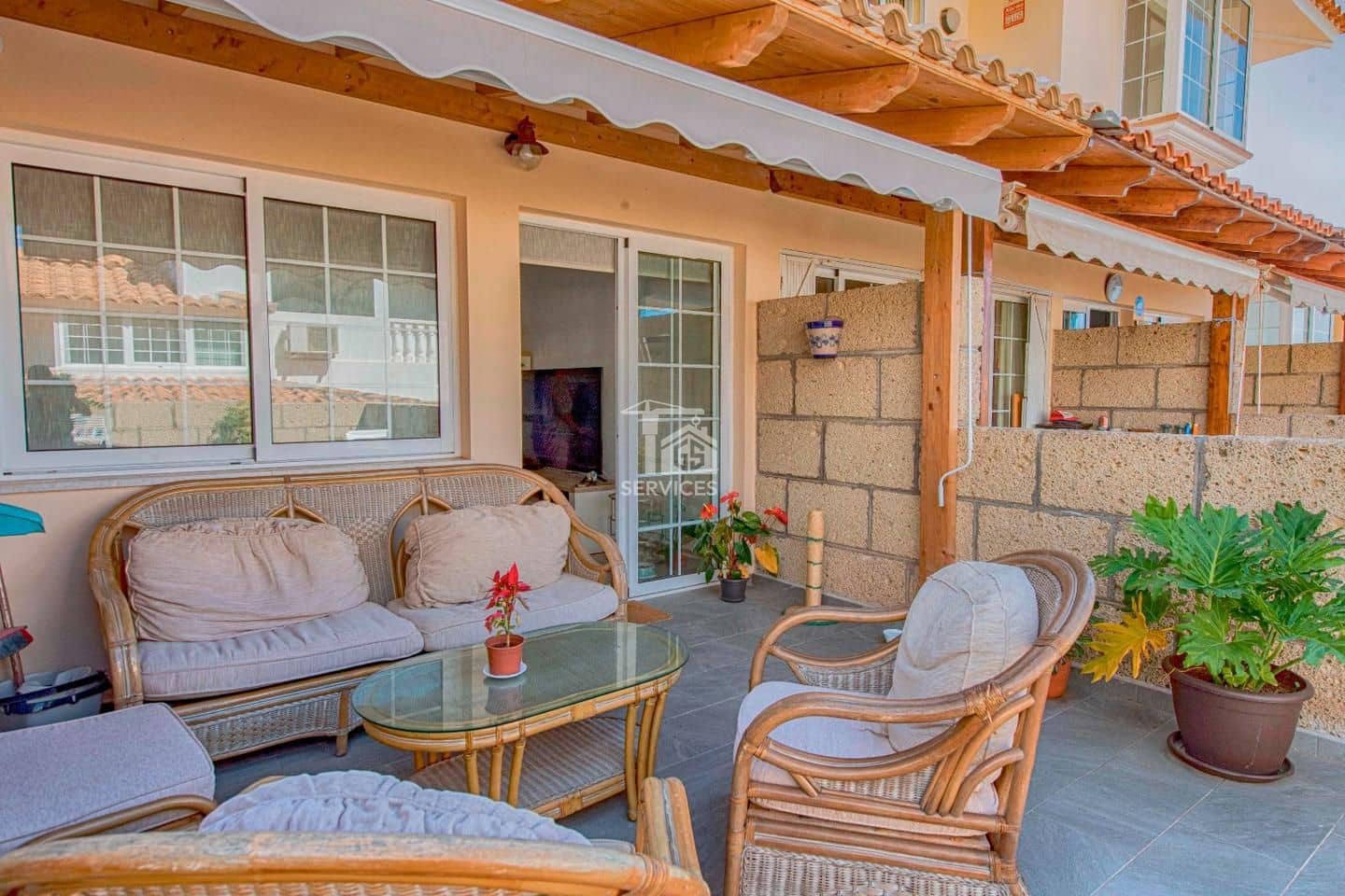 2 bedroom Villa for sale in Arona with garage - € 450,000 (Ref: 9708199)