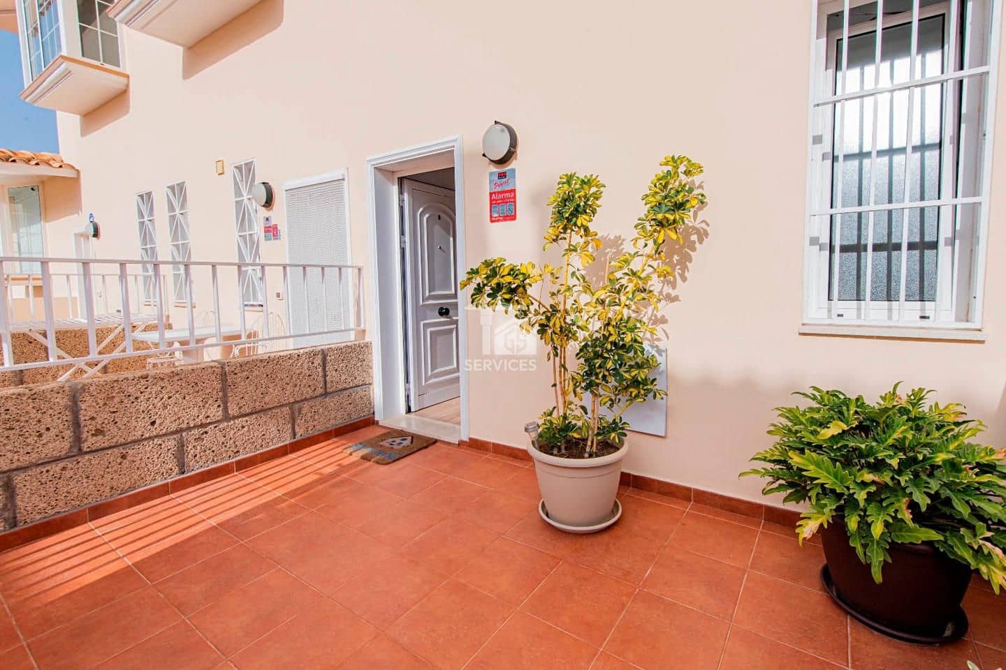 2 bedroom Villa for sale in Arona with garage - € 450,000 (Ref: 9708199)