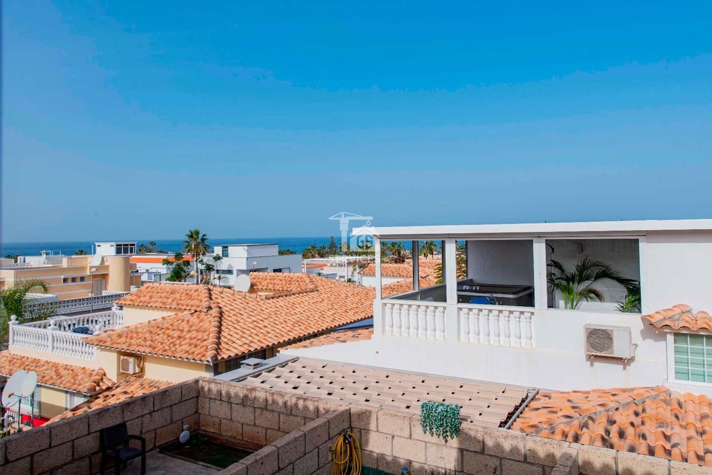 2 bedroom Villa for sale in Arona with garage - € 450,000 (Ref: 9708199)