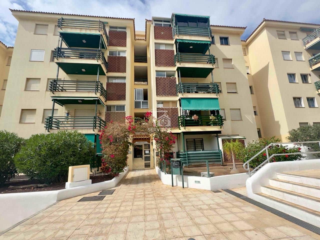3 bedroom Flat for sale in Arona with pool garage - € 430,000 (Ref: 9708200)