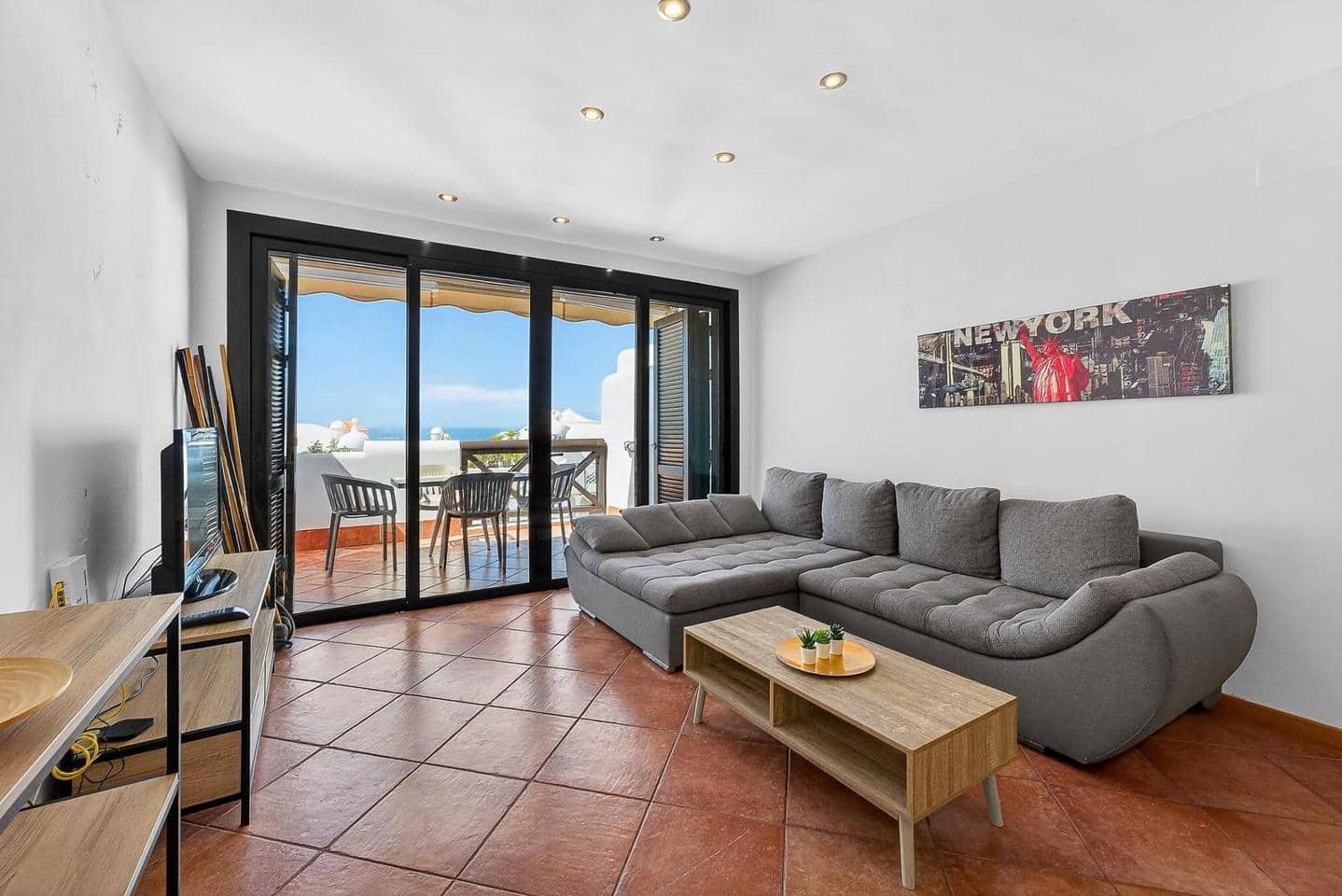 2 bedroom Flat for sale in Adeje with pool garage - € 475,000 (Ref: 9731526)