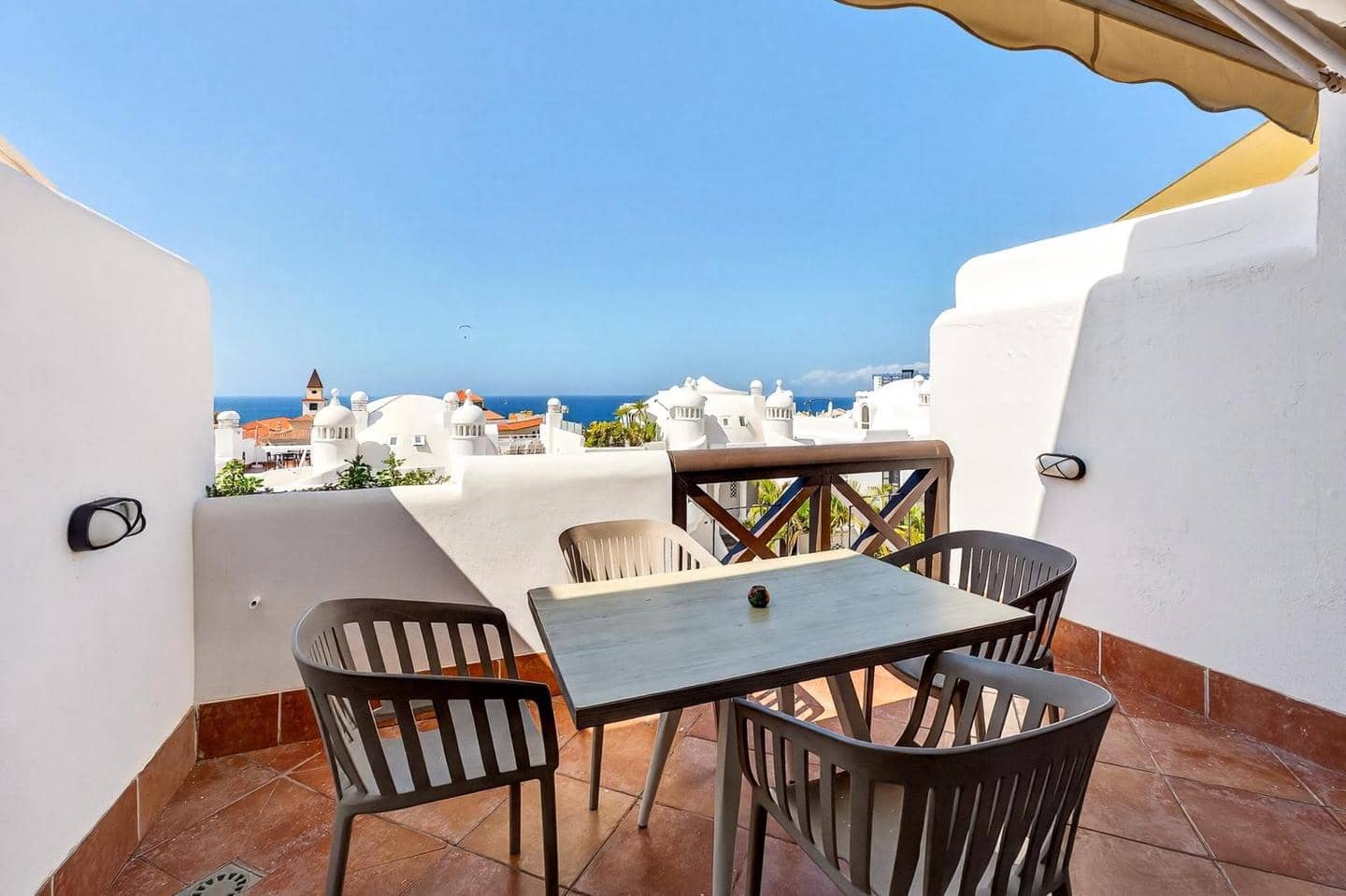 2 bedroom Flat for sale in Adeje with pool garage - € 475,000 (Ref: 9731526)