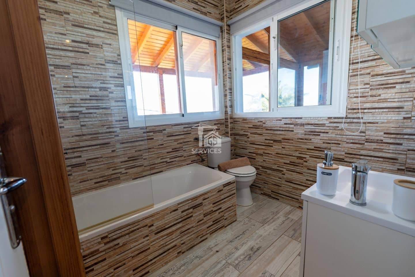 7 bedroom Villa for sale in Adeje with pool garage - € 1,500,000 (Ref: 9756761)