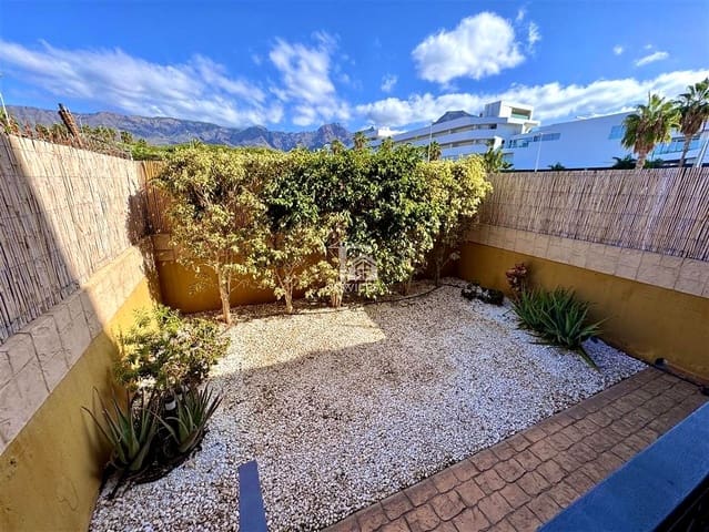 1 slaapkamer Flat te koop in Playa del Duque, Adeje met zwembad garage - € 420.000 (Ref: 9777272)