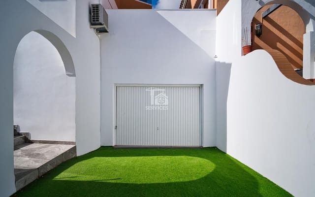 4 quarto Moradia para venda em San Eugenio Alto, Adeje com garagem - 799 000 € (Ref: 9777275)