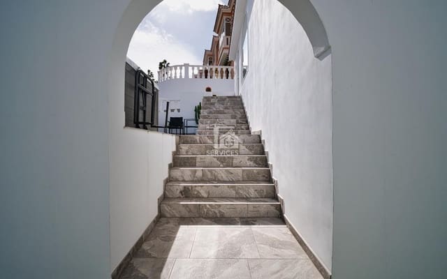 4 quarto Moradia para venda em San Eugenio Alto, Adeje com garagem - 799 000 € (Ref: 9777275)