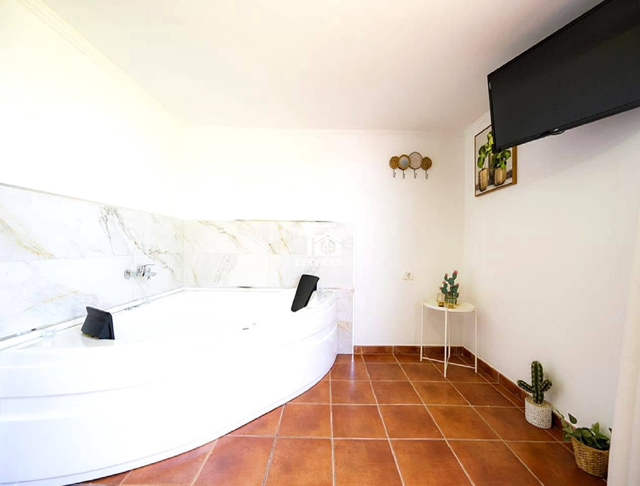 11 bedroom Villa for sale in El Rosario with pool - € 2,190,000 (Ref: 9777277)