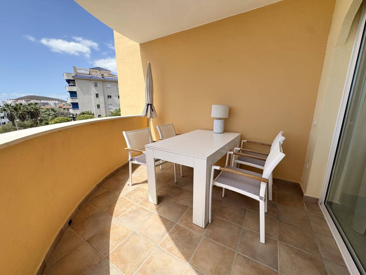 1 slaapkamer Flat te koop in Arona met garage - € 320.000 (Ref: 9777279)