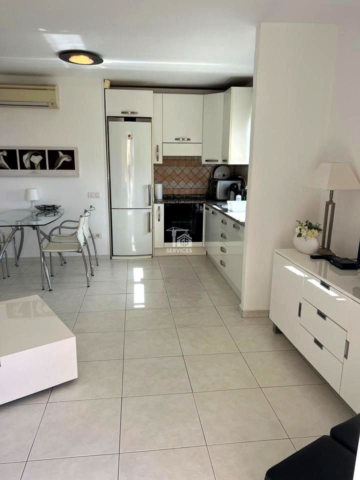 1 slaapkamer Flat te koop in Arona met garage - € 320.000 (Ref: 9777279)