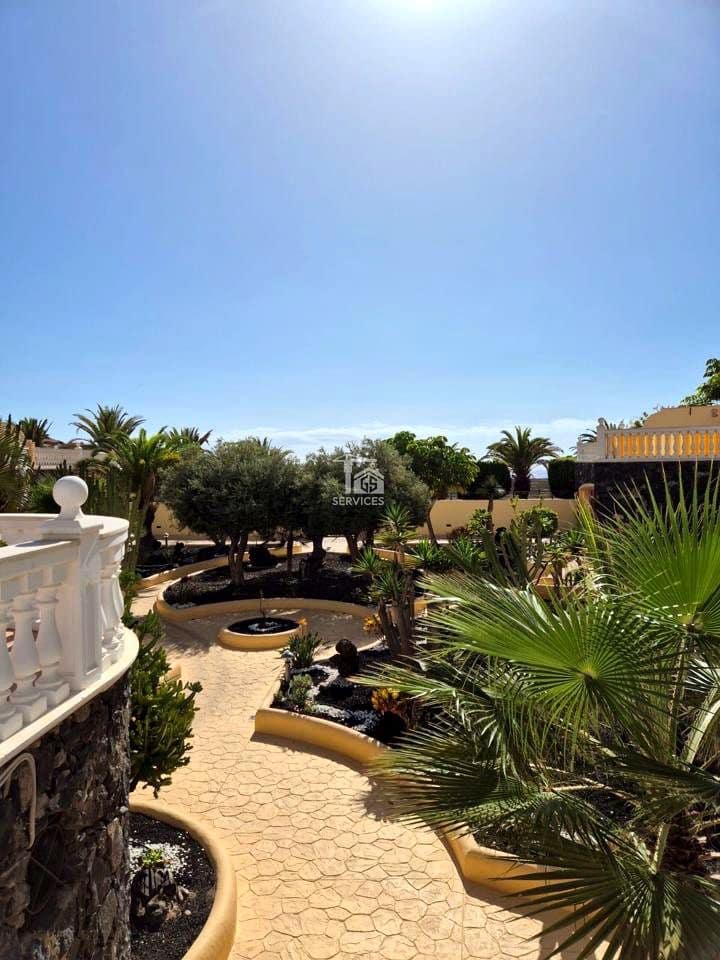 1 slaapkamer Flat te koop in Arona met garage - € 320.000 (Ref: 9777279)