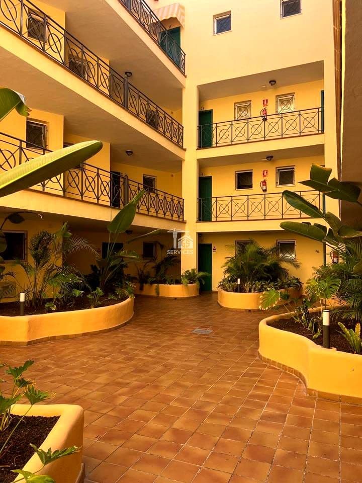 1 slaapkamer Flat te koop in Arona met garage - € 320.000 (Ref: 9777279)