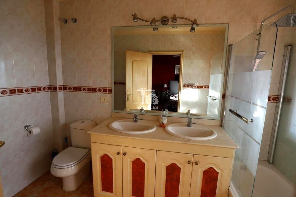 4 sovrum Villa till salu i Costa Adeje med pool - 895 000 € (Ref: 9777280)