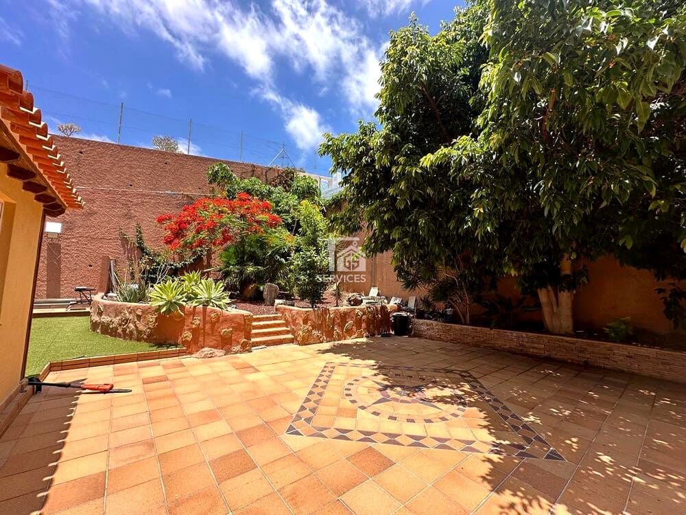 4 sovrum Villa till salu i Costa Adeje med pool - 895 000 € (Ref: 9777280)