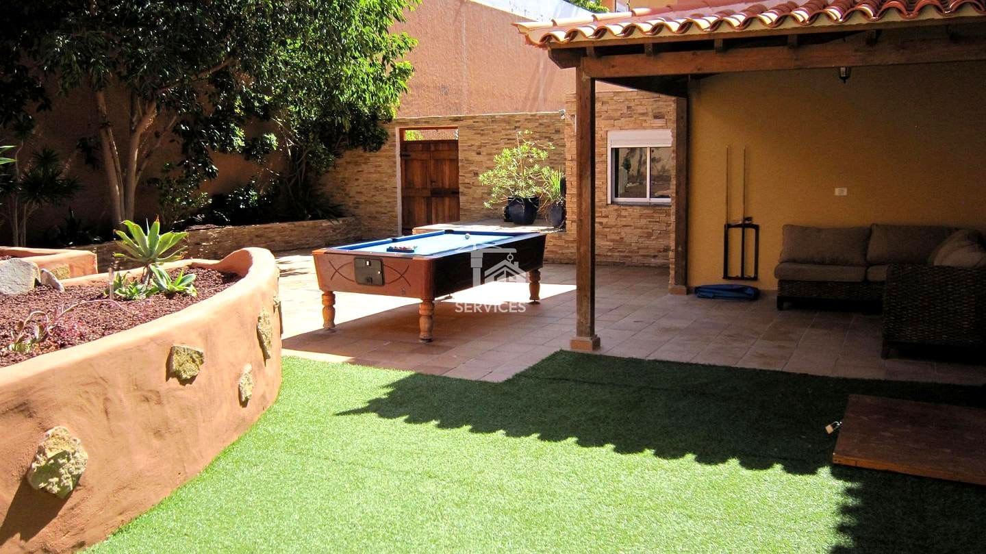 4 sovrum Villa till salu i Costa Adeje med pool - 895 000 € (Ref: 9777280)