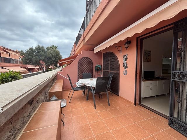 2 makuuhuone Asunto myytävänä paikassa Costa del Silencio, Arona mukana uima-altaan 
autotalli - 276 000 € (Ref: 9778747)