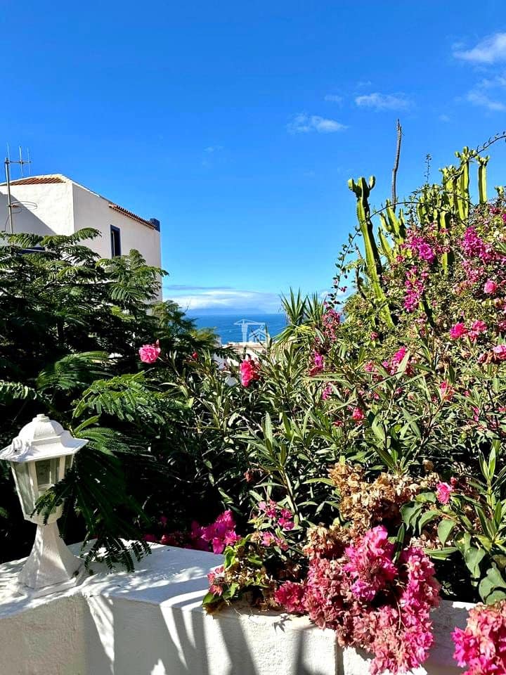 Piso de 2 habitaciones en Costa Adeje en alquiler con garaje - 2.000 € (Ref: 9789889)