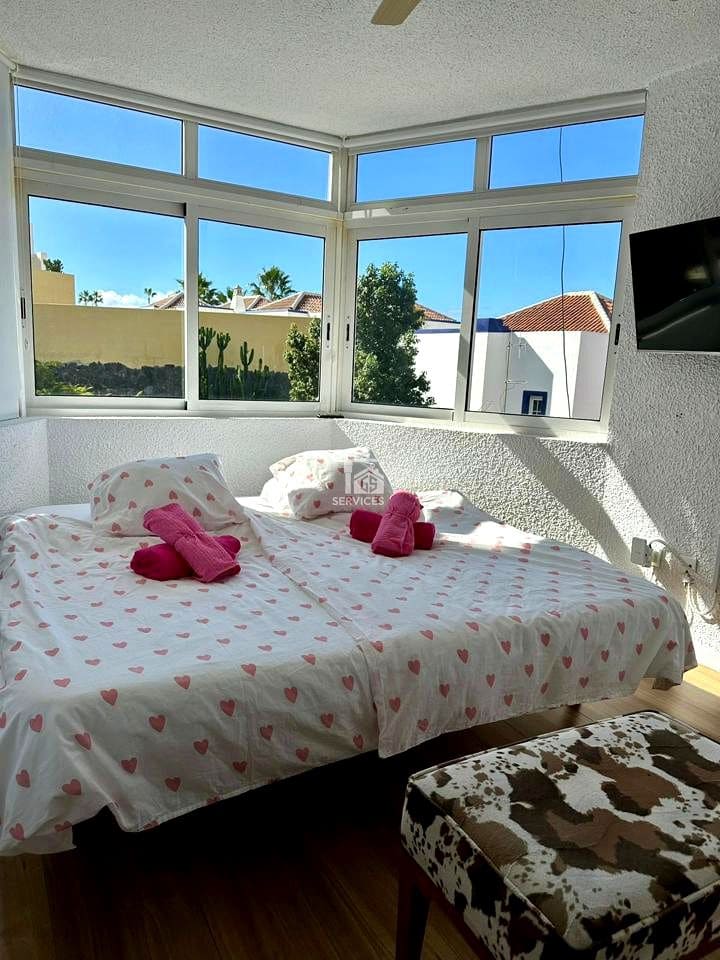 Piso de 2 habitaciones en Costa Adeje en alquiler con garaje - 2.000 € (Ref: 9789889)