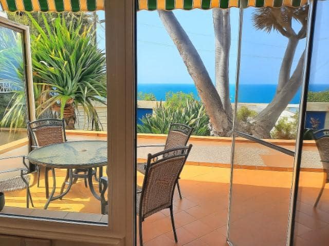 3 slaapkamer Villa te koop in Santa Cruz de Tenerife met garage - € 559.000 (Ref: 9802890)