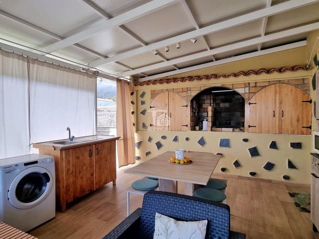 3 sovrum Villa till salu i Arafo med pool garage - 585 000 € (Ref: 9805468)