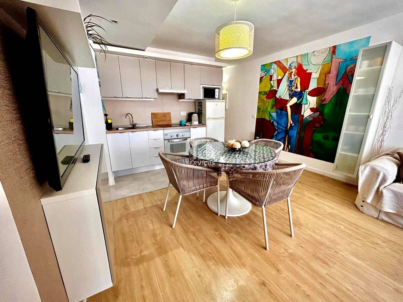 Piso de 2 habitaciones en Arona en venta con piscina garaje - 430.000 € (Ref: 9805471)