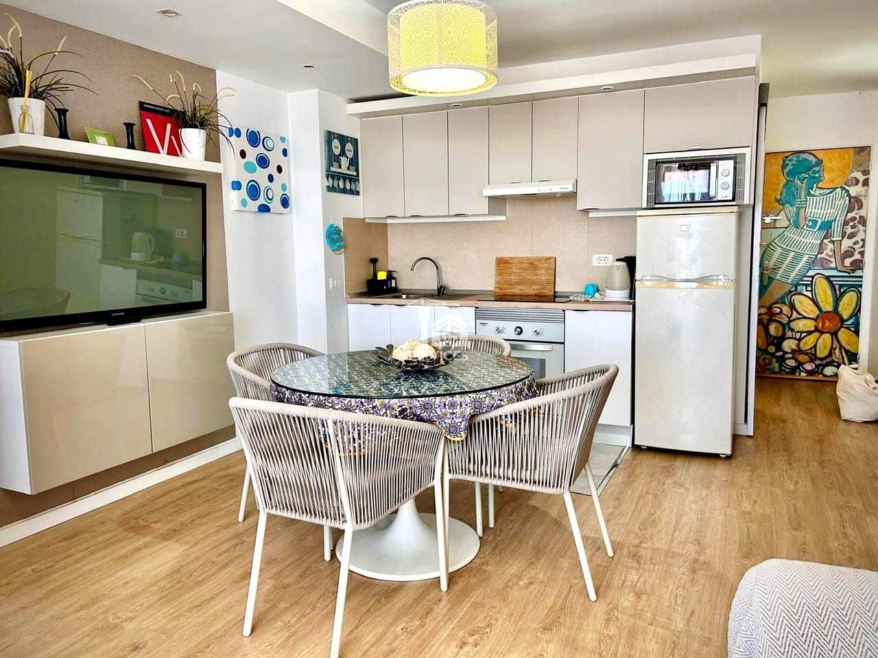 Piso de 2 habitaciones en Arona en venta con piscina garaje - 430.000 € (Ref: 9805471)