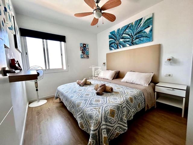 Piso de 2 habitaciones en Los Cristianos, Arona en venta con piscina garaje - 430.000 € (Ref: 9805471)