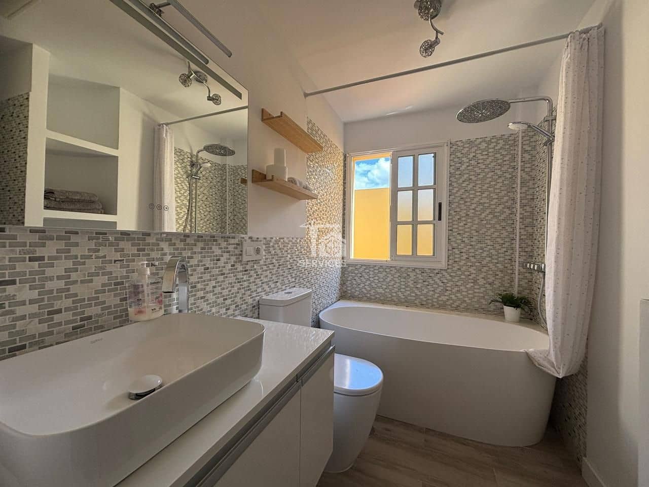 Piso de 1 habitación en Adeje en venta con garaje - 370.000 € (Ref: 9815059)