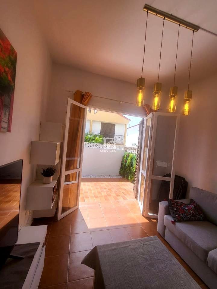2 slaapkamer Villa te koop in Arona met zwembad garage - € 350.000 (Ref: 9816424)