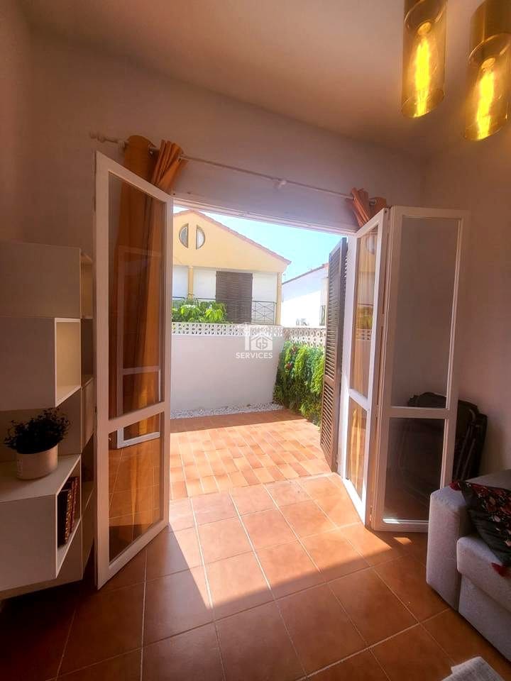 2 slaapkamer Villa te koop in Arona met zwembad garage - € 350.000 (Ref: 9816424)