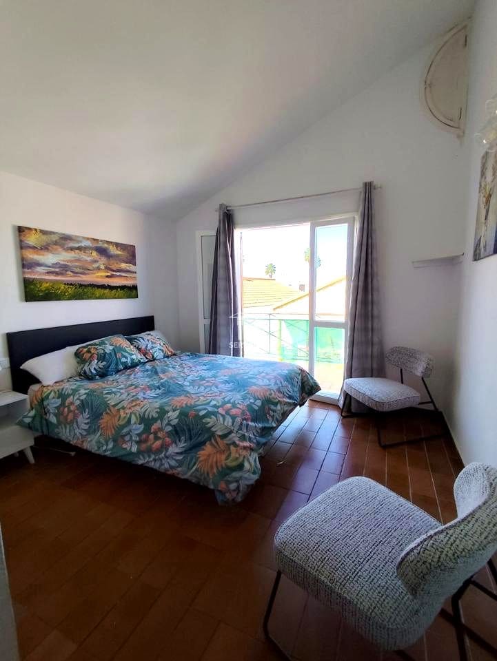 2 slaapkamer Villa te koop in Arona met zwembad garage - € 350.000 (Ref: 9816424)