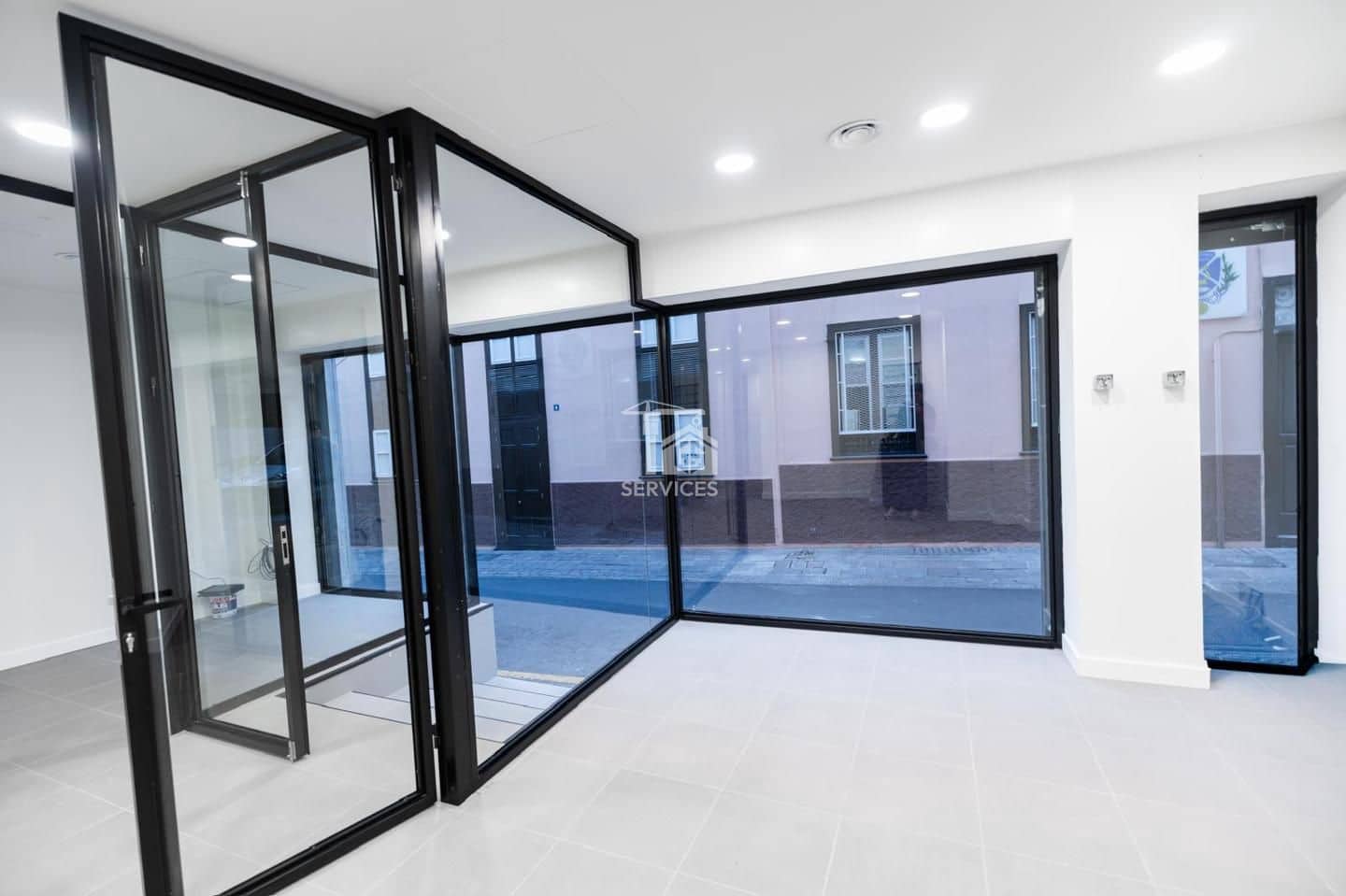Negocio de 10 habitaciones en Santa Cruz de Tenerife en alquiler - 3.000 € (Ref: 9819255)