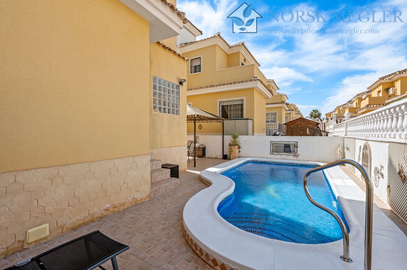 3 bedroom Villa for sale in Lo Crispin with pool garage - € 295,000 (Ref: 10004613)