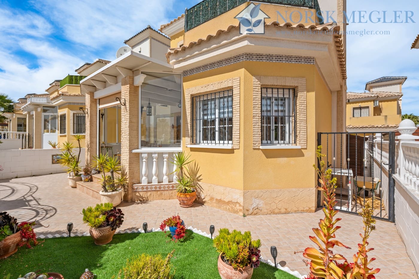 3 bedroom Villa for sale in Lo Crispin with pool garage - € 295,000 (Ref: 10004613)
