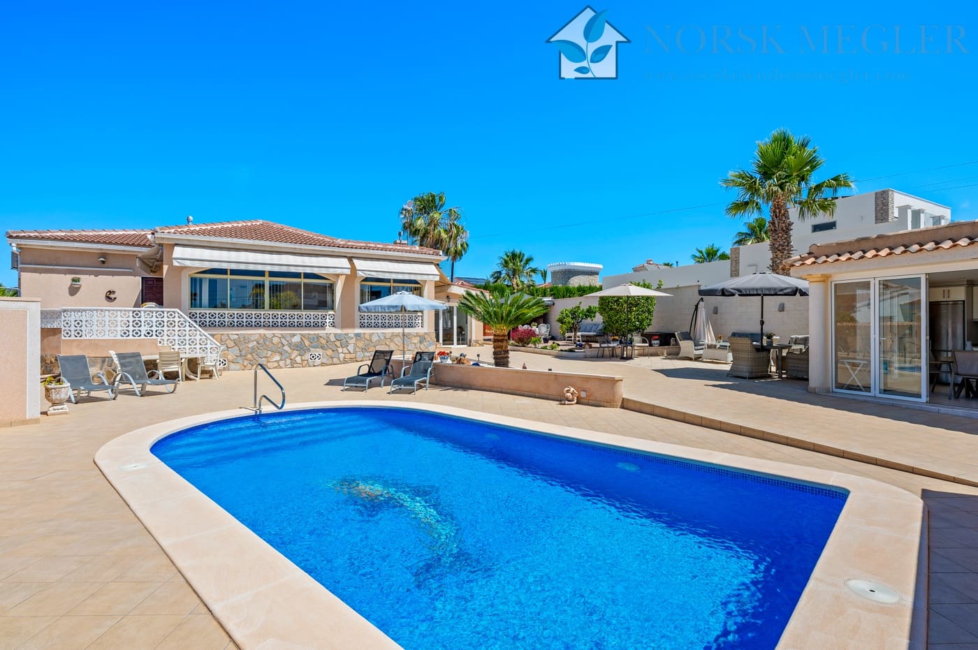 3 slaapkamer Villa te koop in Ciudad Quesada met zwembad garage - € 559.000 (Ref: 10004614)