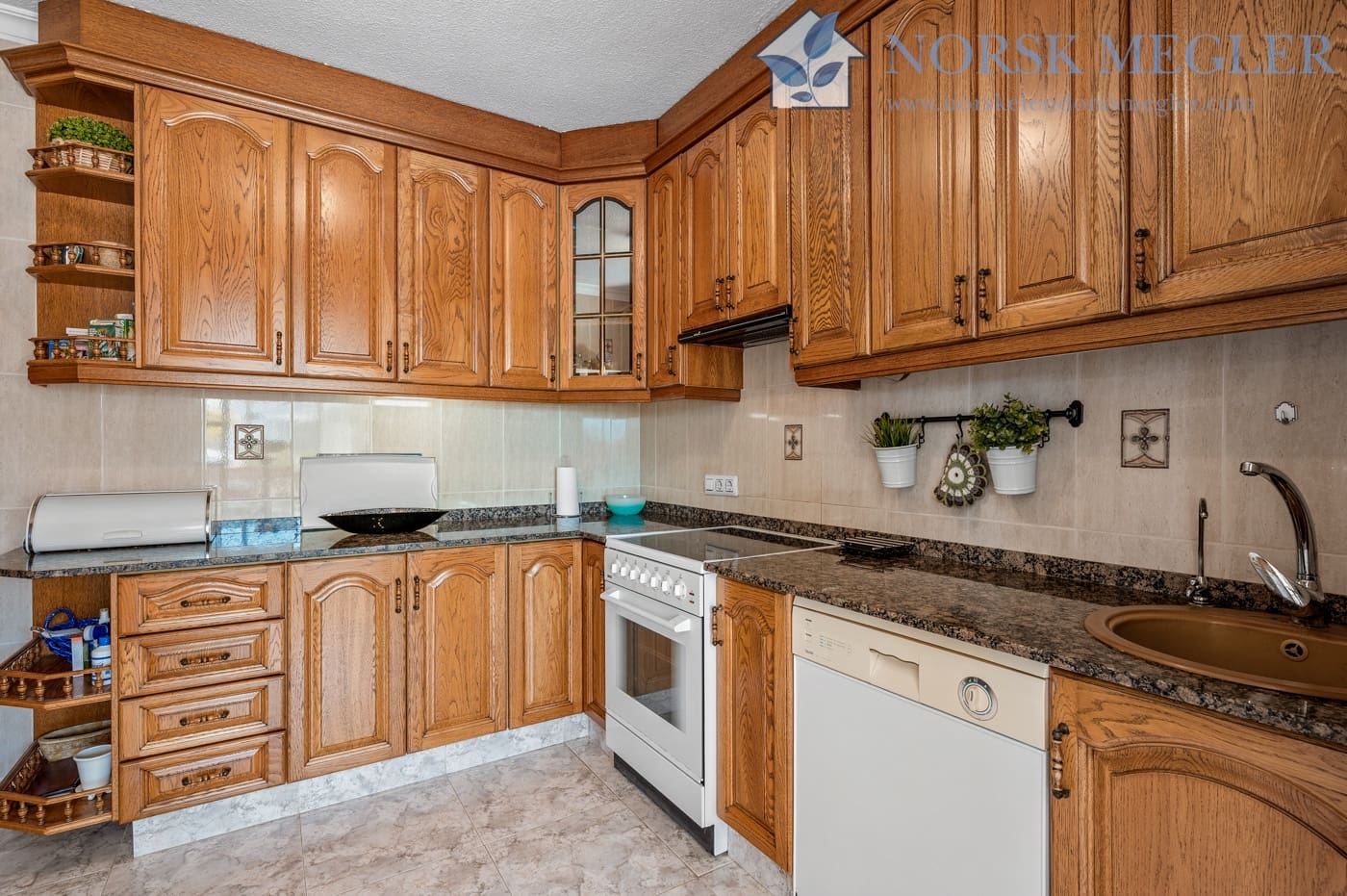 3 slaapkamer Villa te koop in Ciudad Quesada met zwembad garage - € 559.000 (Ref: 10004614)