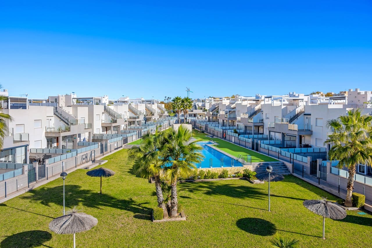 2 sypialnia Penthouse na sprzedaż w Torrevieja z basenem garażem - 279 000 € (Ref: 10004618)
