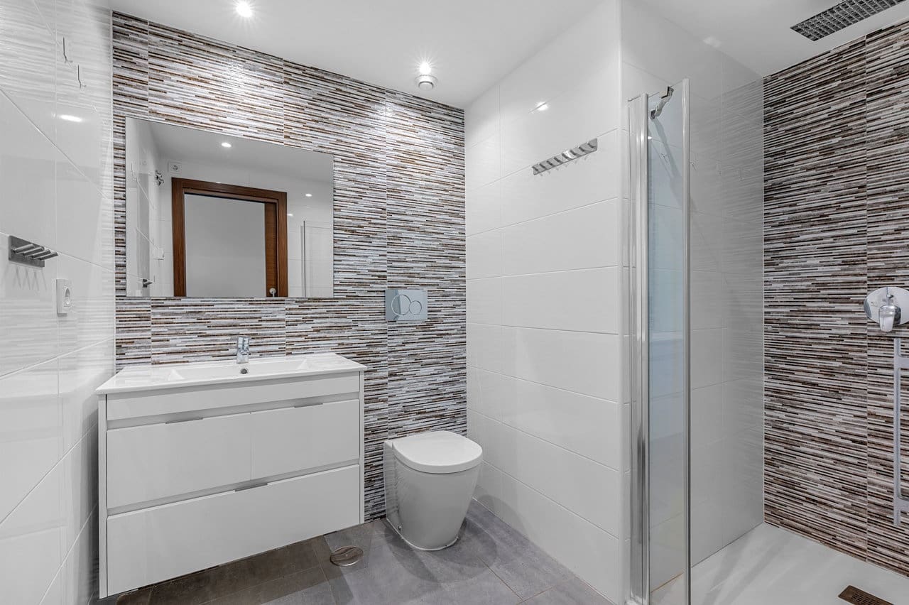 2 sypialnia Penthouse na sprzedaż w Torrevieja z basenem garażem - 279 000 € (Ref: 10004618)